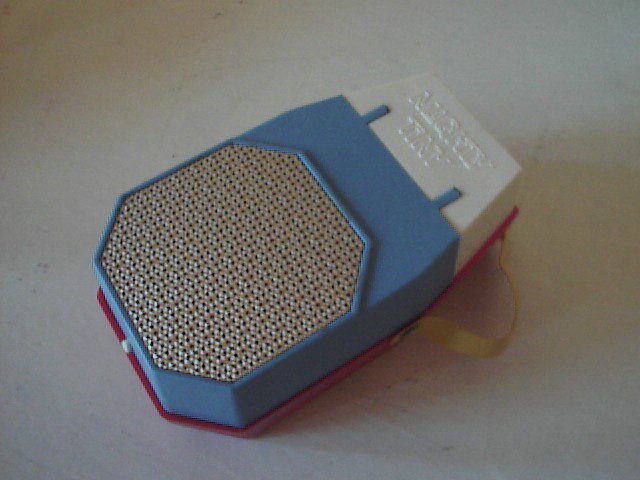 Mighty Tiny toy record player: Player, lid closed