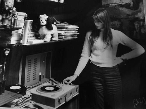 francoise hardy playing a record