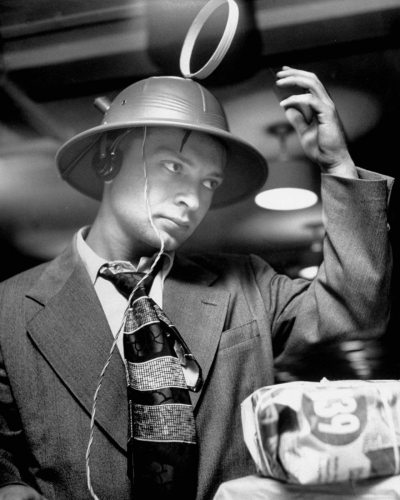 <br><a href="https://rarehistoricalphotos.com/radio-hat-pictures-history-1949/" target="_blank">Lester Bob Pancake (Lolabelle's brother) tests his radio hat</a>